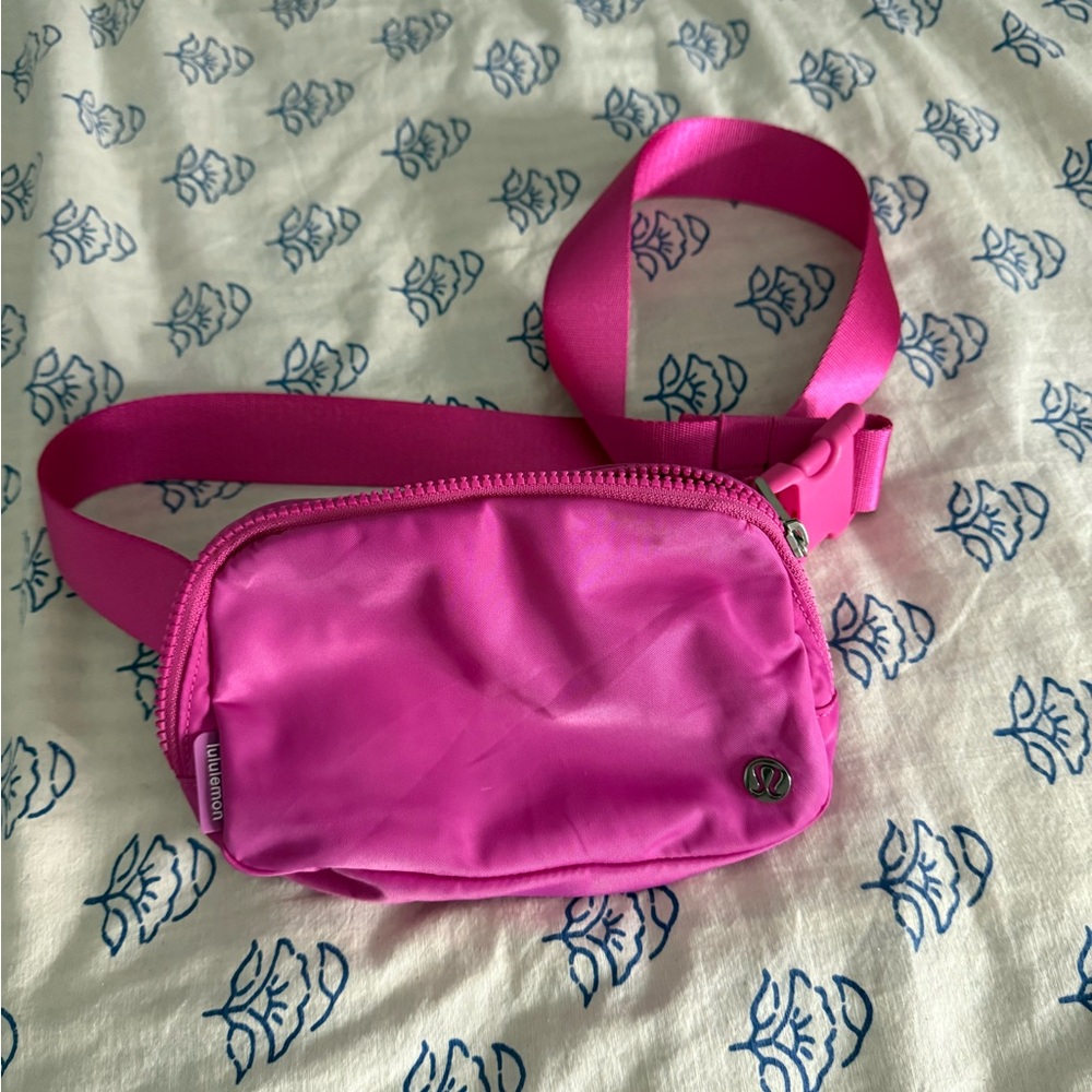 lululemon sonic pink belt bag